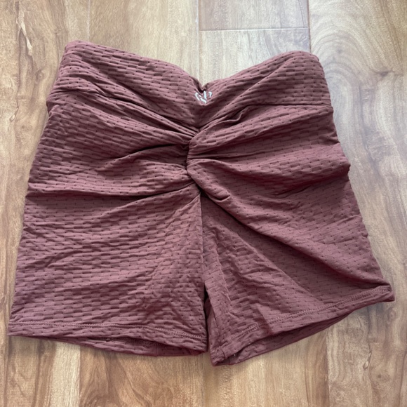 CSB textured Scrunch shorts - Picture 2 of 2